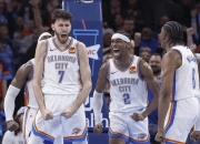 英雄联盟总决赛直播-包含超级巨星展现统治力，领导球队夺冠的词条