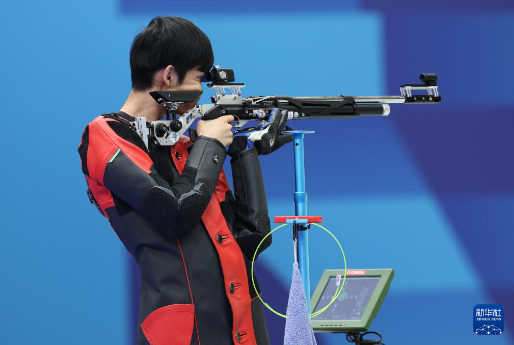 法国射击选手飒爽英姿，锁定冠军