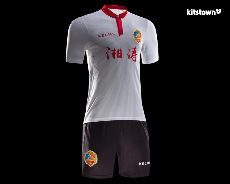 湖南湘涛客场取胜,球员庆祝成功 湖南湘涛客场取胜,球员庆祝成功