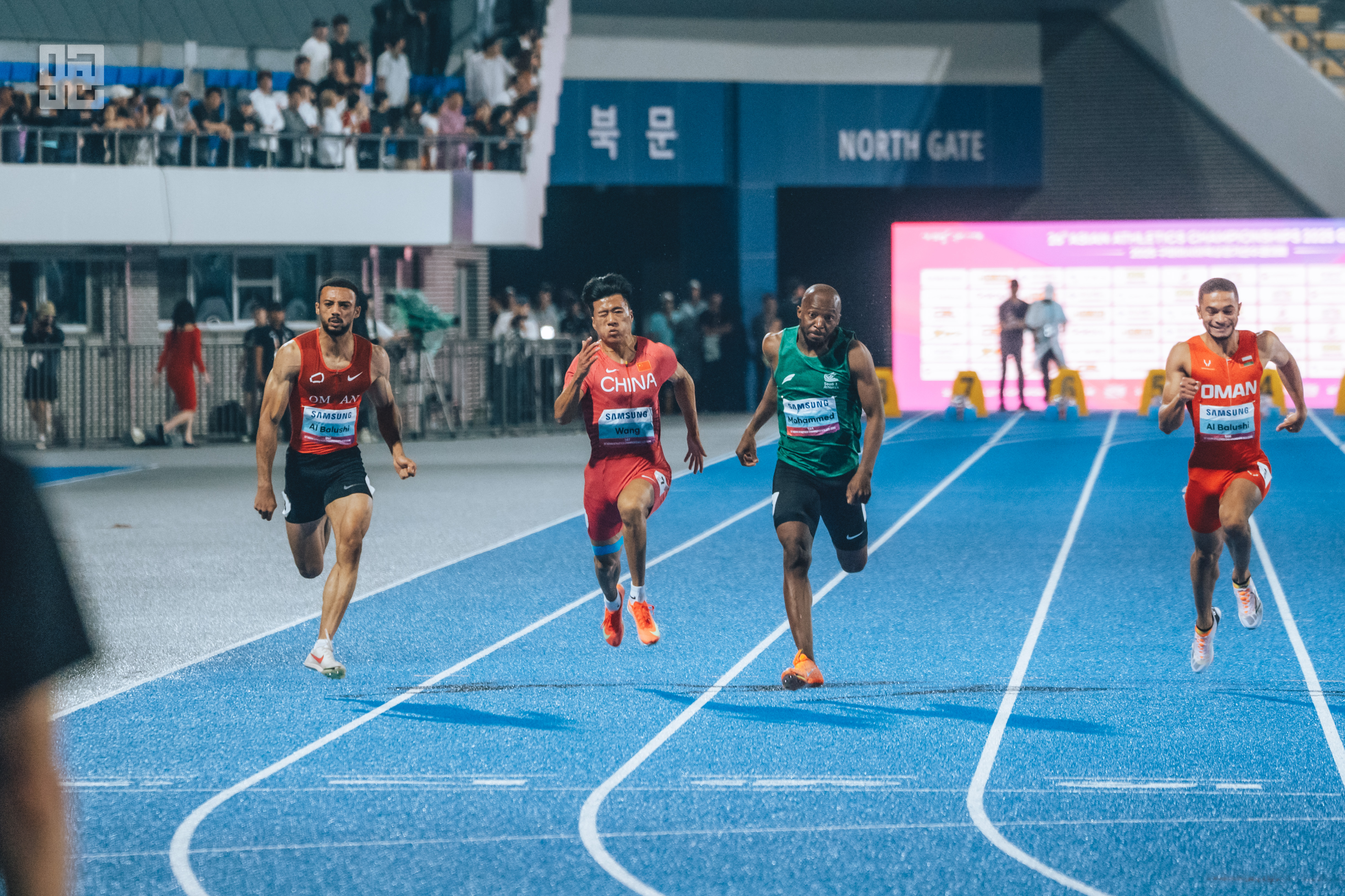 赛道上的速度与激情，日本选手飙速夺冠