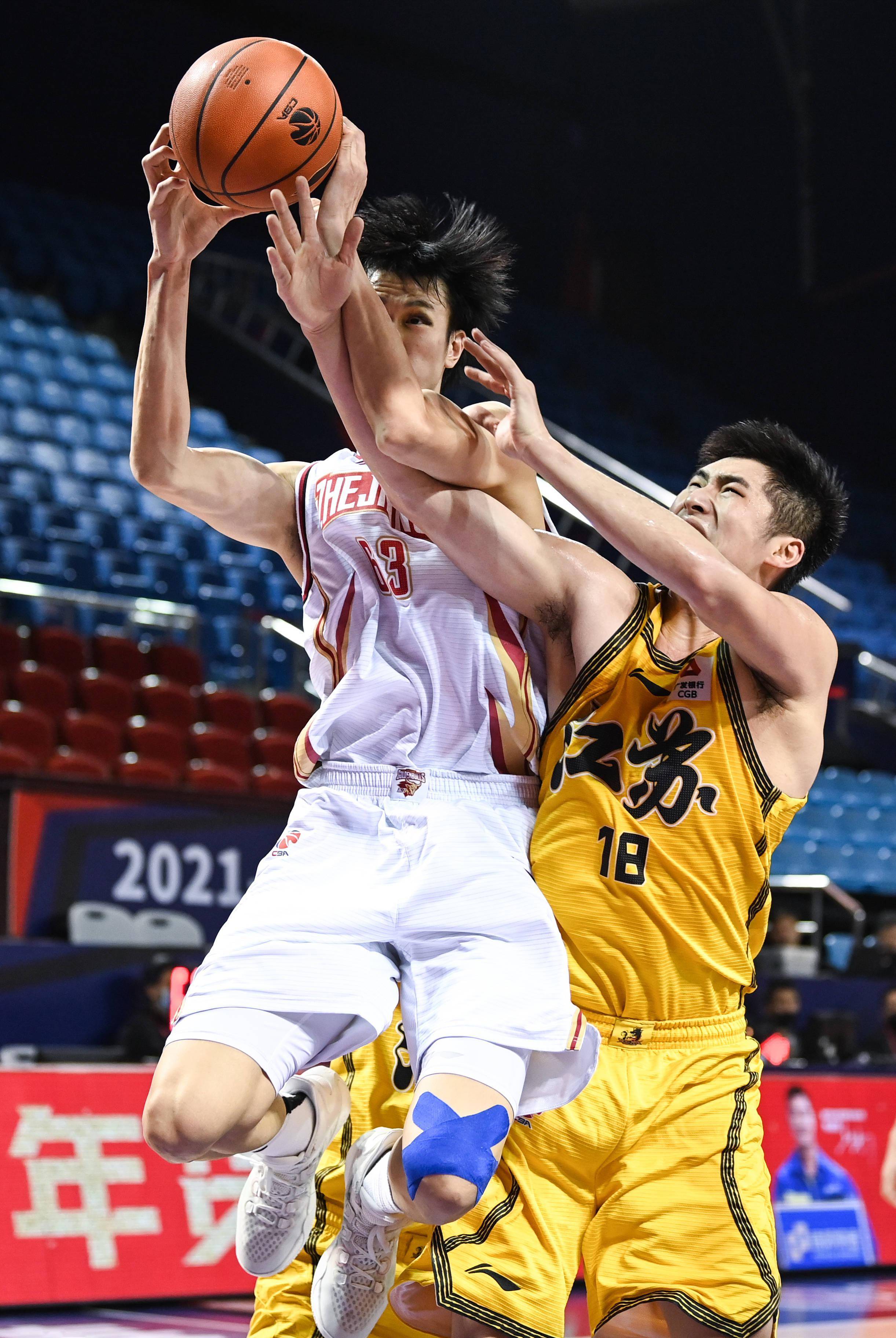 浙江男篮惨败,负于江苏男篮 浙江男篮惨败,负于江苏男篮