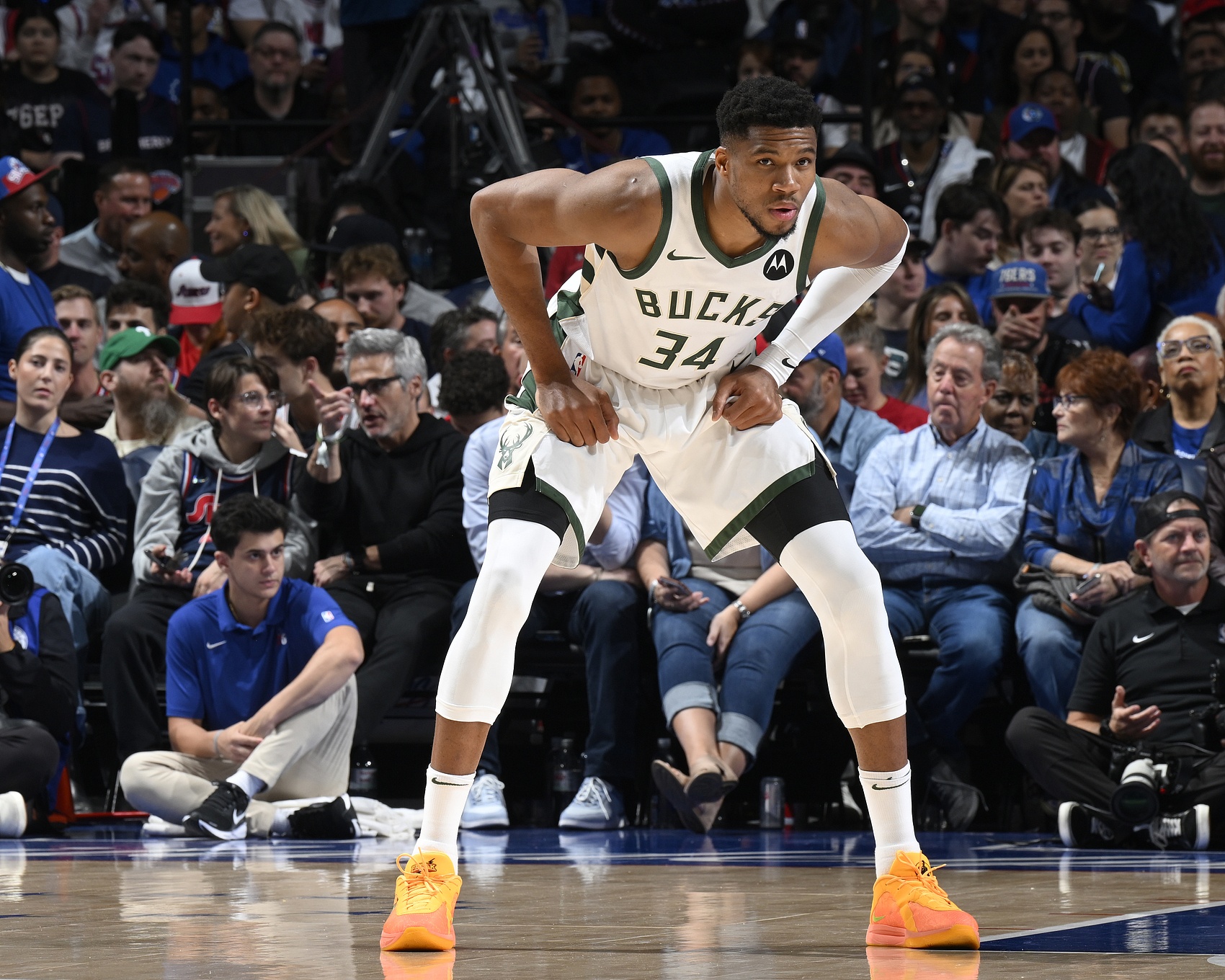 包含NBA季后赛：篮网绝杀雄鹿晋级下一轮的词条