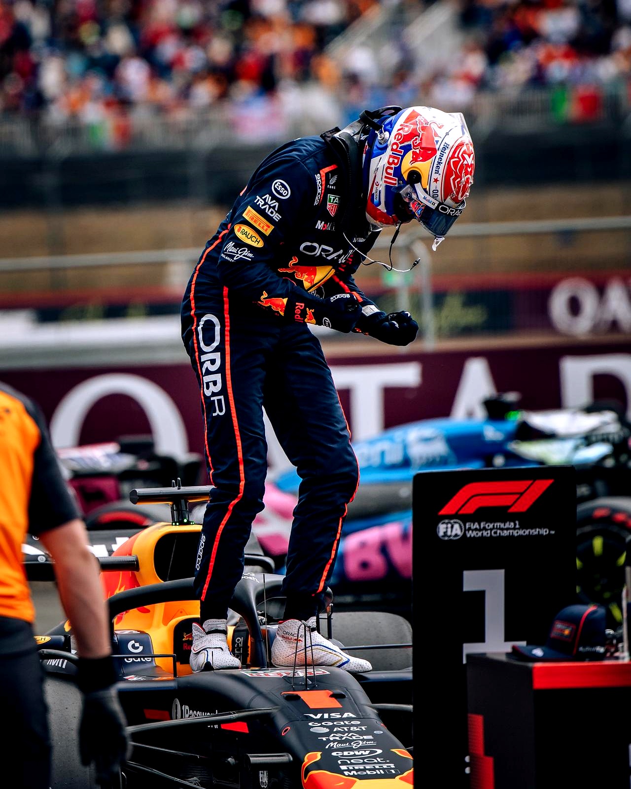 包含索伯车队翻盘红牛车队，阿隆索高光表现的词条