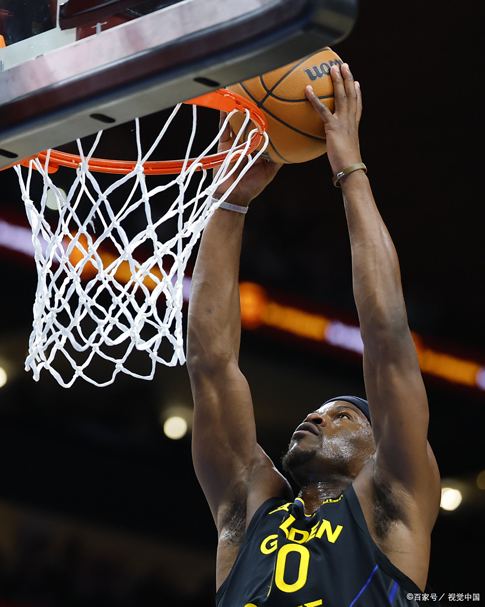 马刺翻盘辽宁队,霍勒迪高光表现 马刺翻盘辽宁队,霍勒迪高光表现