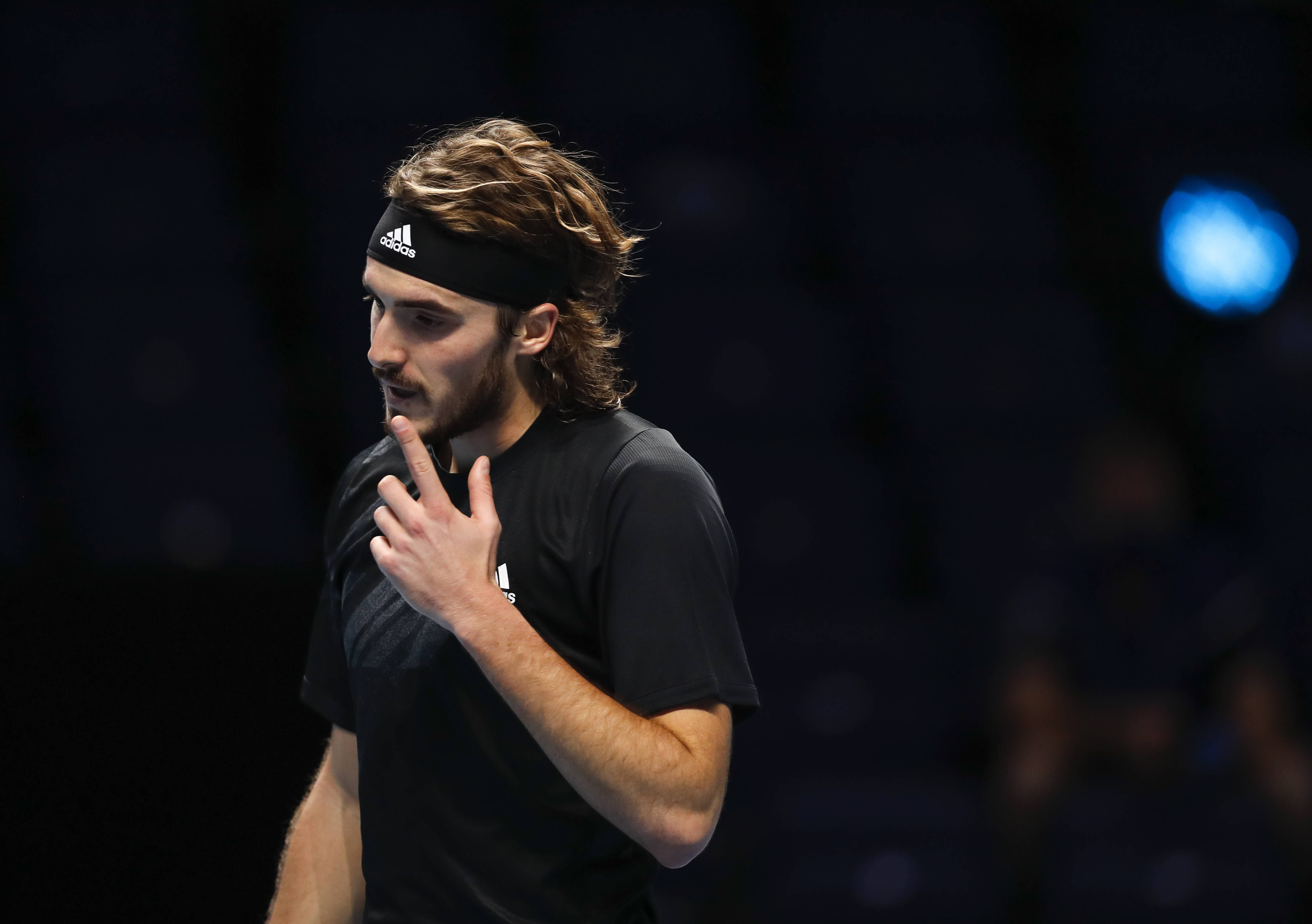 澳网轻取联合杯，西西帕斯统治全场