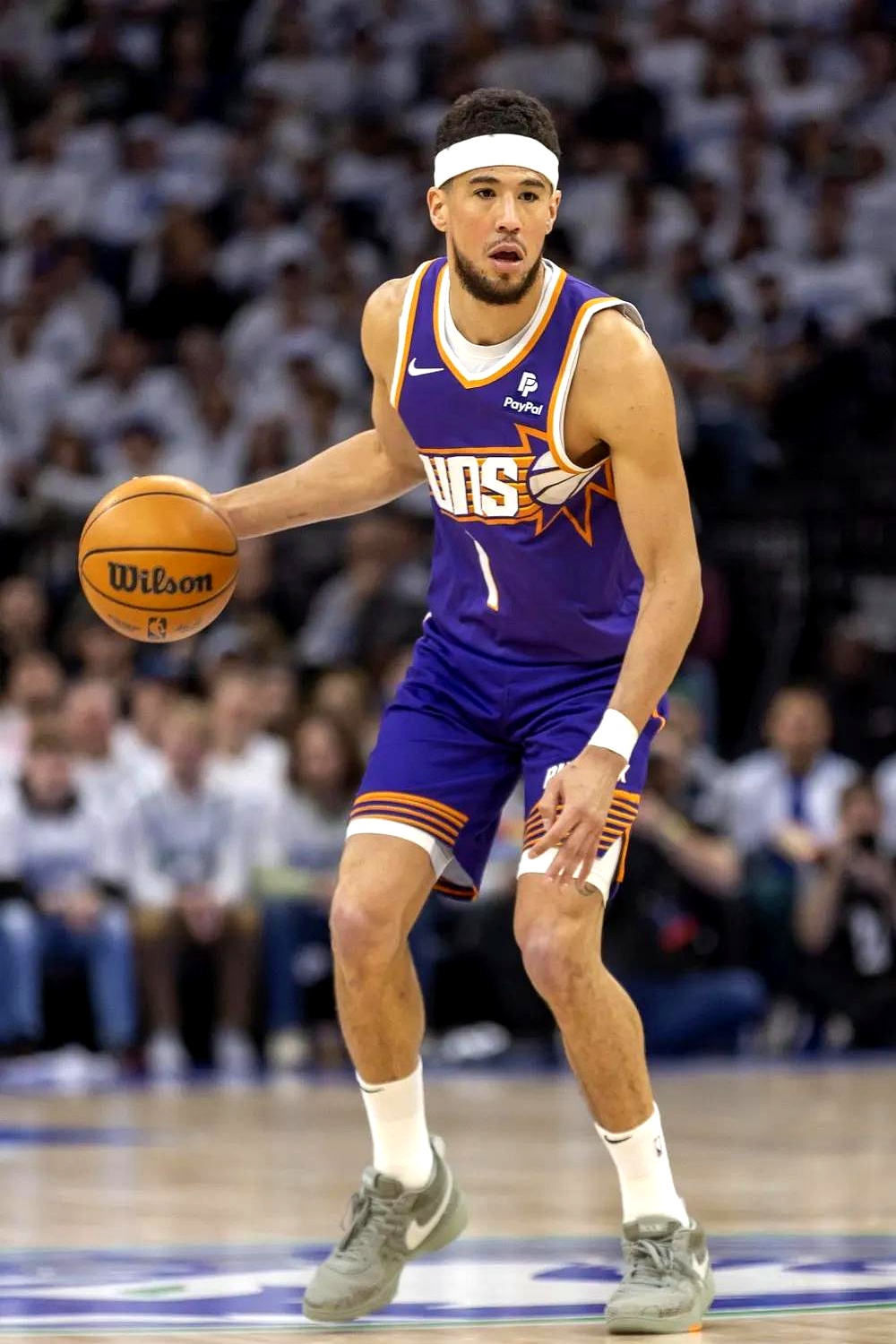 太阳队艰难取胜，保持不败录取胜