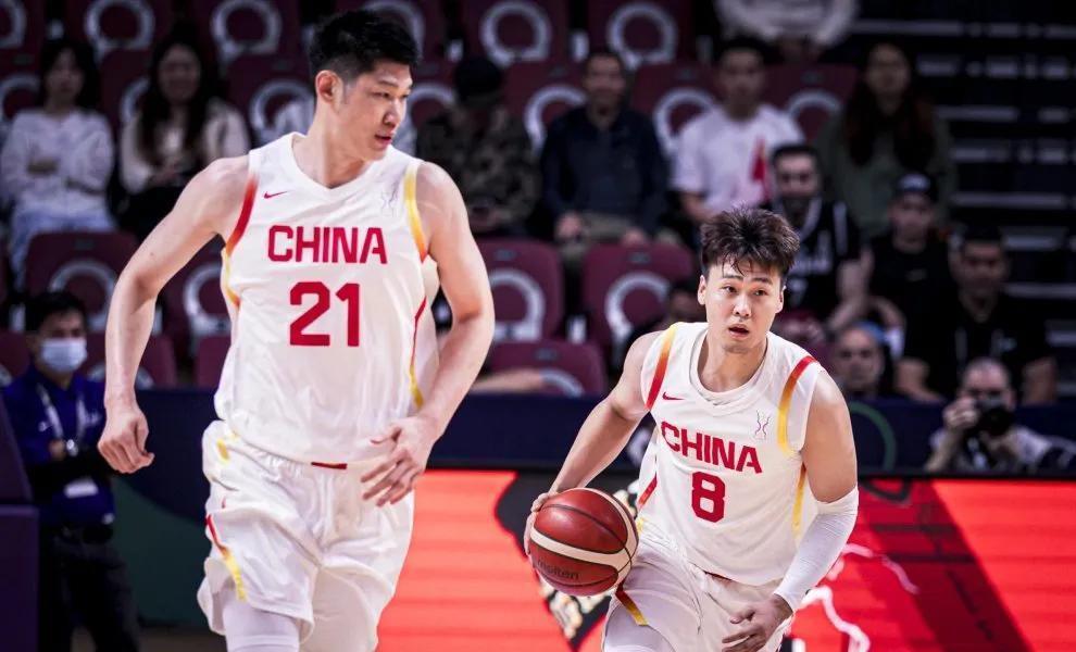 篮网鏖战吉林队，胡金秋惊艳四座