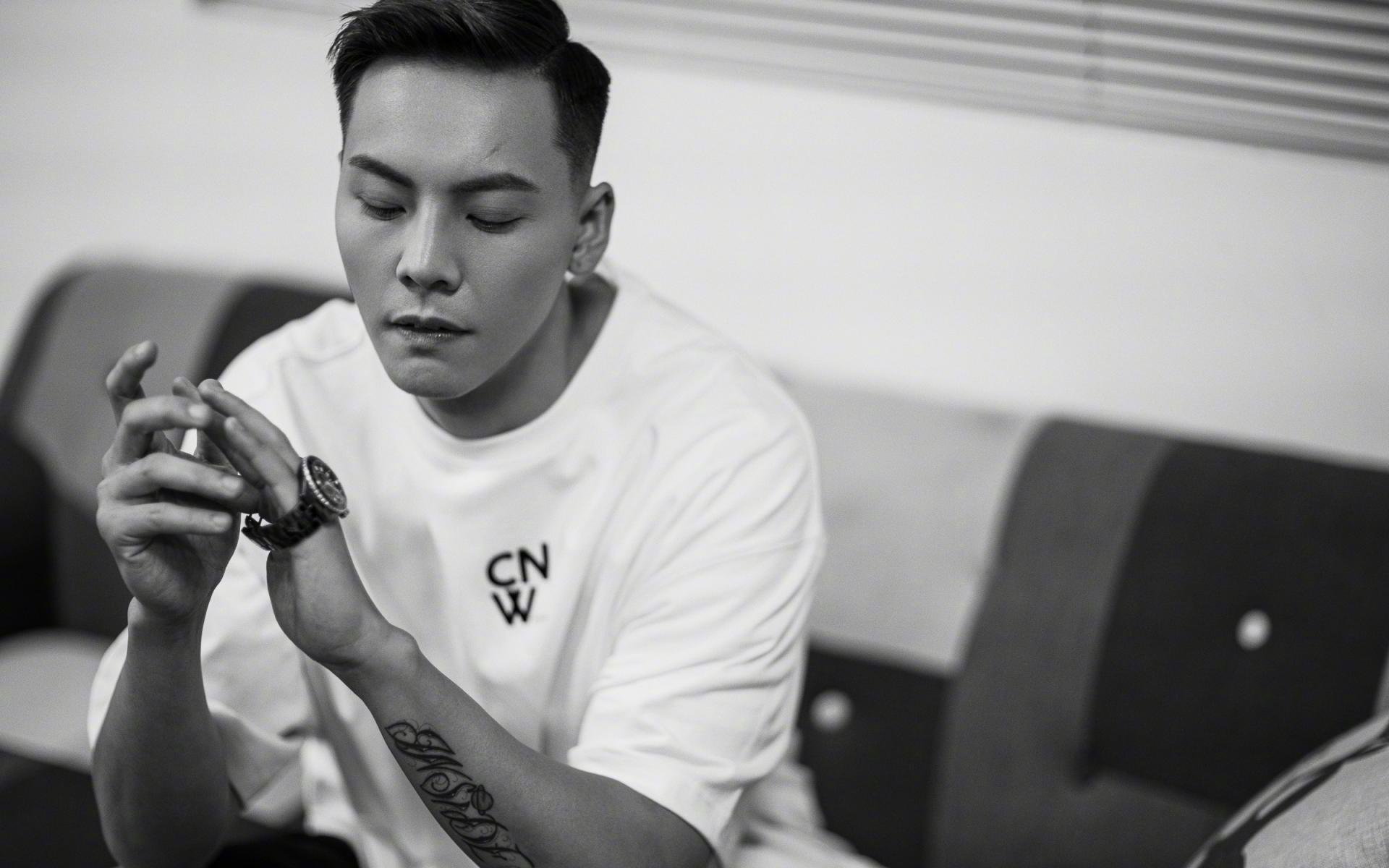 欧冠半决赛焦点战，猛龙队掀翻广厦队，绿茵场上的跨界风暴