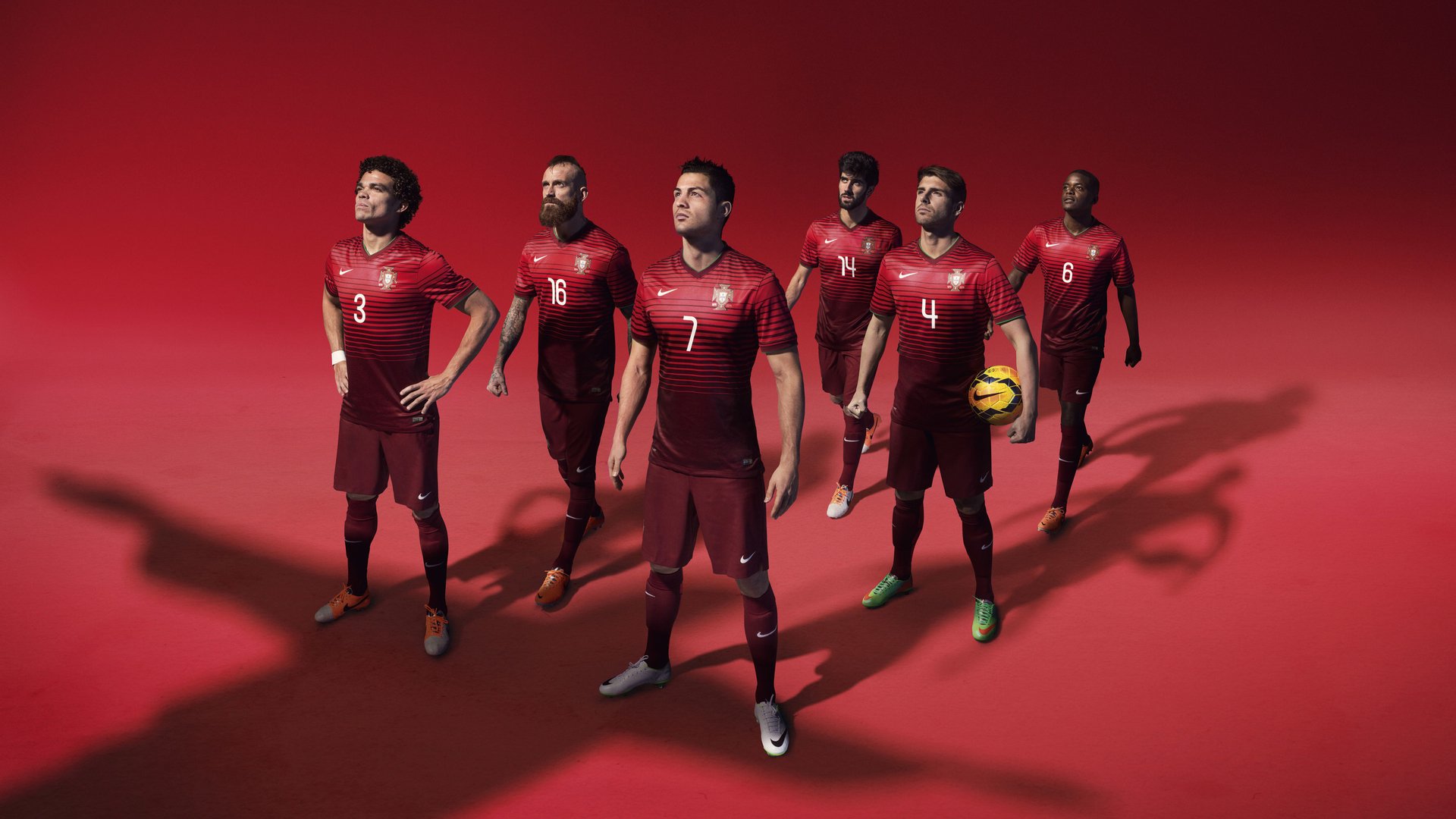 体育奇迹日，伊朗轻取国际米兰，阿克在NBA季后赛接管比赛